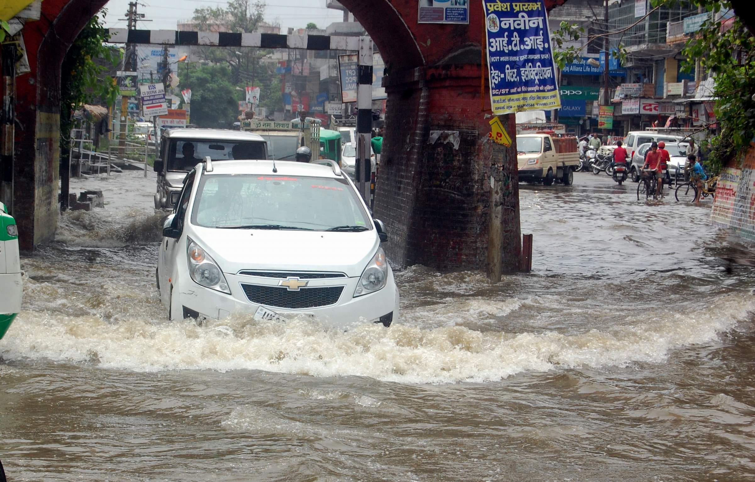 heavy rain in haridwar, condition like flood.