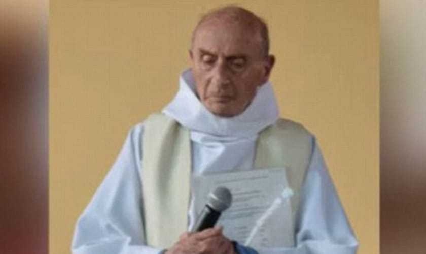 IS knifemen chanting 'Allahu Akbar' behead french priest 