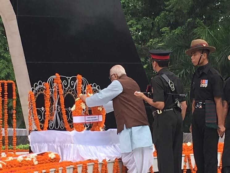 governor ram naik pays tribute to kargil martyr
