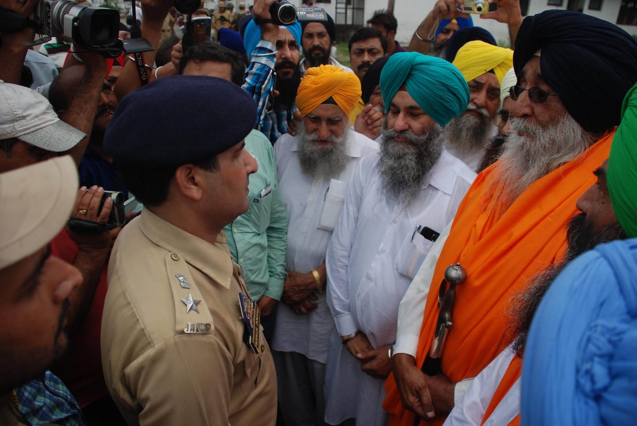 Shiromani Akali Dal (Mann) batch stopped at  J&K border