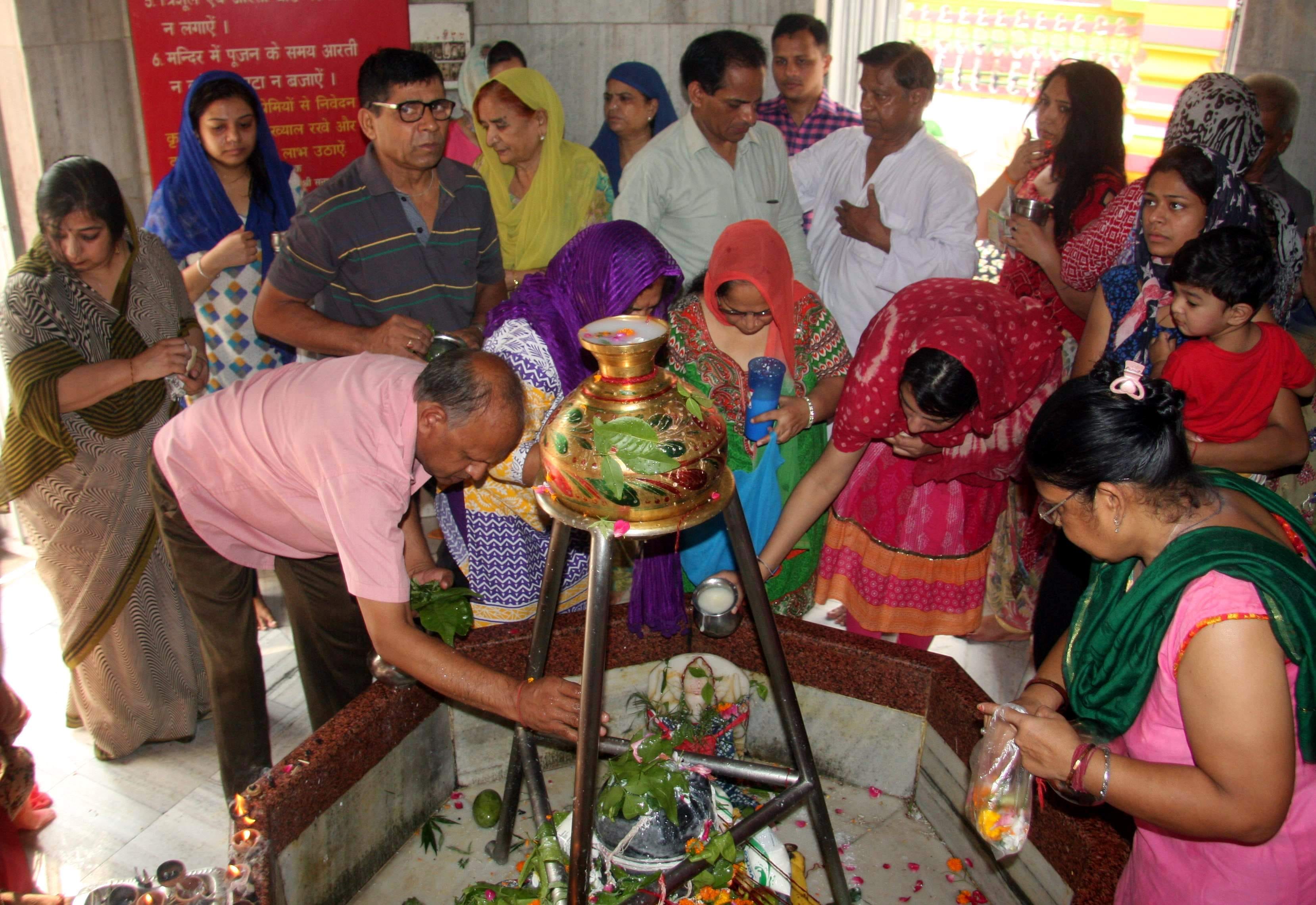 Sawan month special pooja in shiv temples chandigarh, 