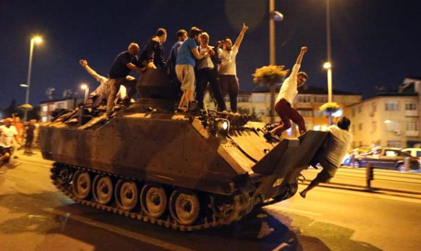 turkey detains 42 journalists in crackdown in putsch