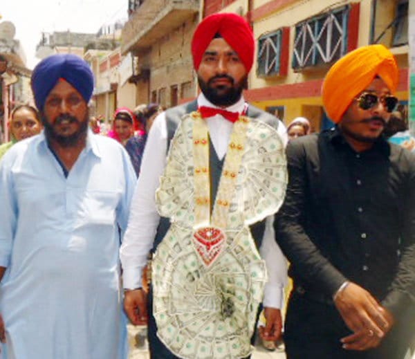 wired marriage, unique marriage, ludhiana marriage, dollers necklet
