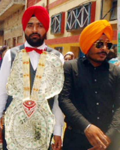 unique marriage, ludhiana marriage, dollers necklet, hoshiyarpur, punjab