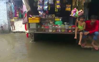 Residents protest over water logging in Kanpur