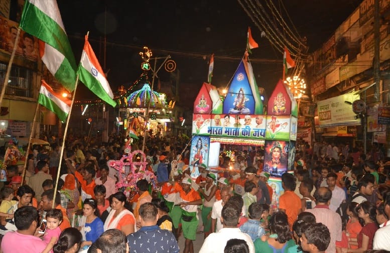 kanwad yatra : kesariya rang men rnga