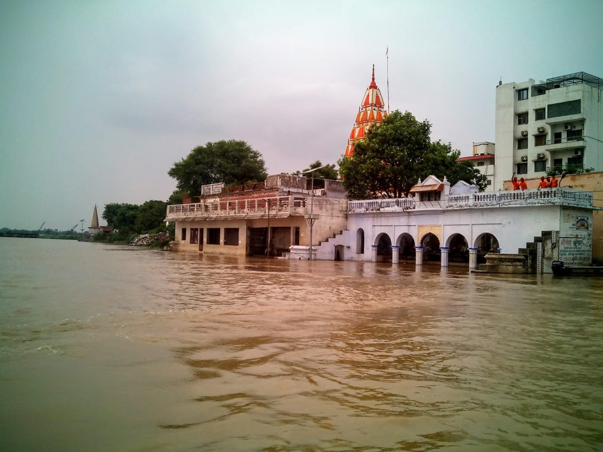 Rising water levels of the Ghagra and Rapti
