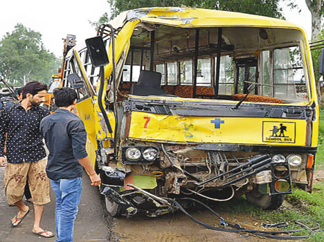 Truck clashed school bus, 14 injured