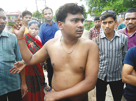 Beaten, dragged from the house, trying to abduct