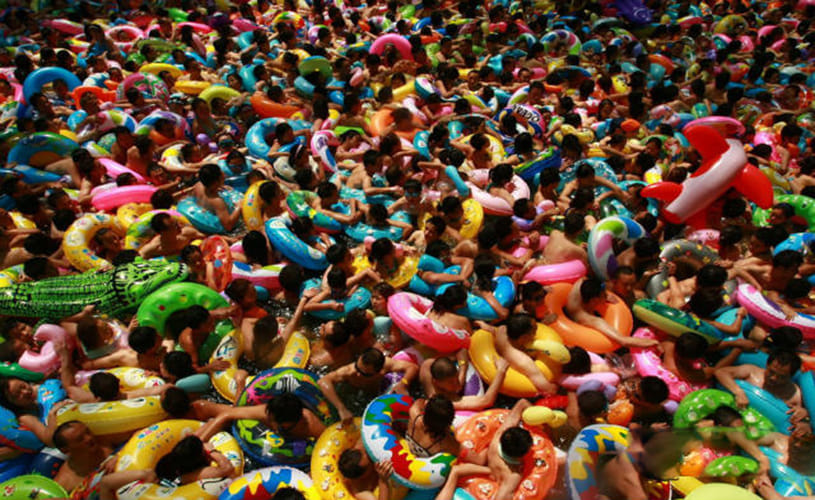the Most Crowded Chinese Swimming Pools