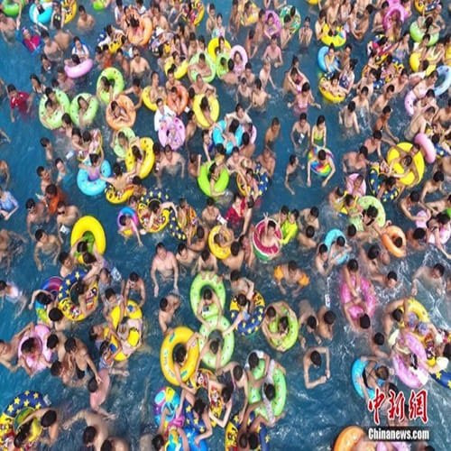 the Most Crowded Chinese Swimming Pools