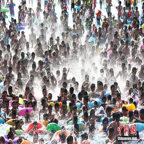 the Most Crowded Chinese Swimming Pools