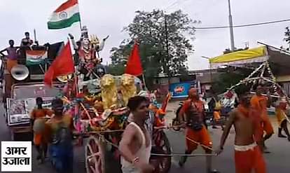 Devotees of Shiva dancing on DJ