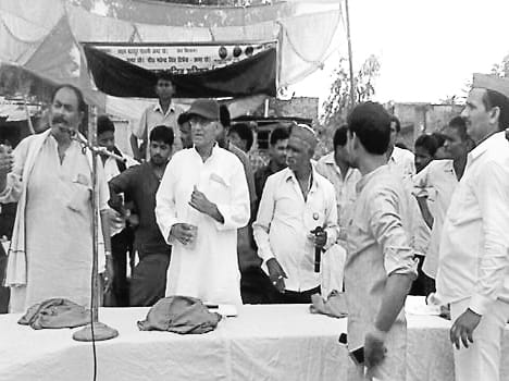 Encompass the problems of farmers in protest