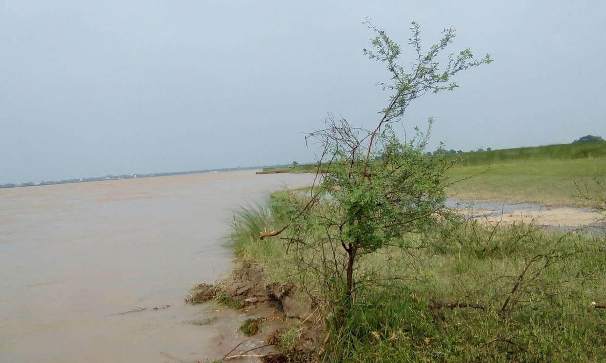  The water level at the intersection of the sharp decline