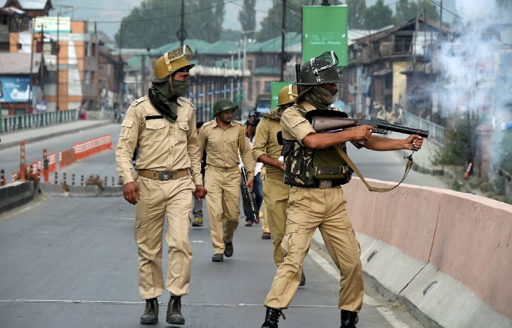 violence protest in srinagar downtown