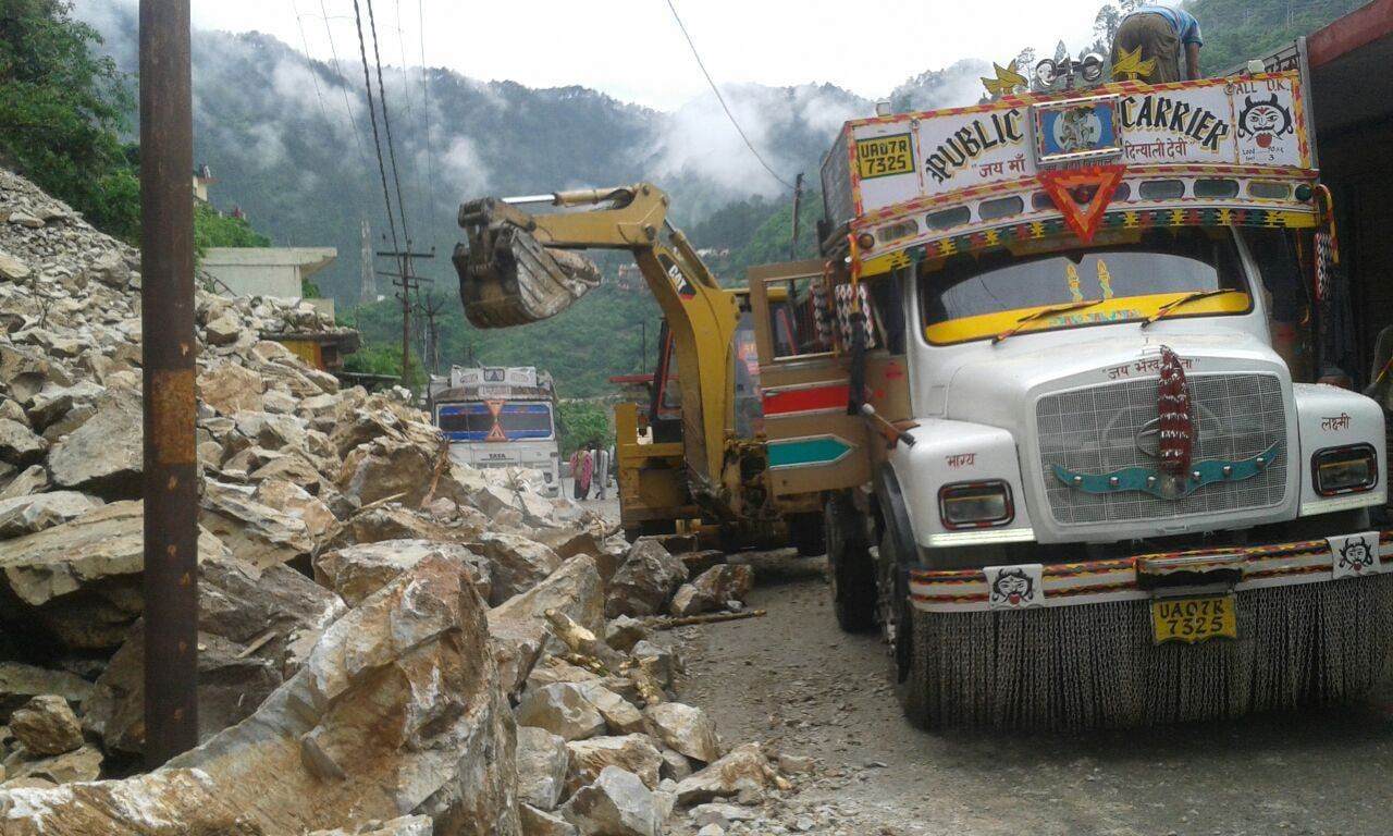landslide in tehri ghansali main market