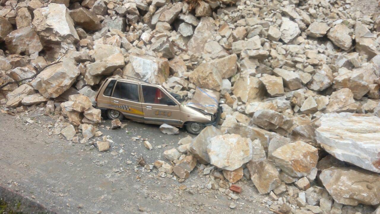 landslide in tehri ghansali main market