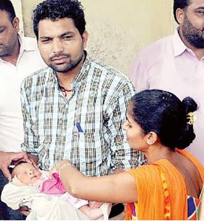 baby found on bench, mother left baby on bench, mother left baby in hospital, heirless baby found