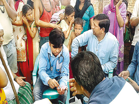 Lohia and medicines were distributed in the city Ashfaqulla