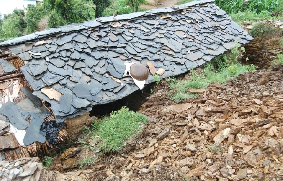 Two killed in heavy rainfall in Himachal.