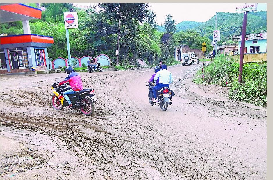  ab bhee band hain chhah sadak Six roads still closed