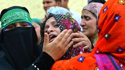 shakeel akhtar story on kashmir violation 