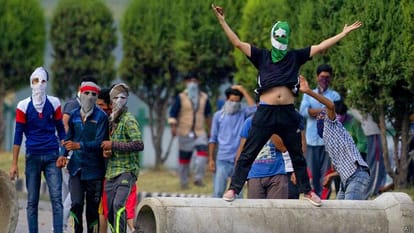 shakeel akhtar story on kashmir violation 