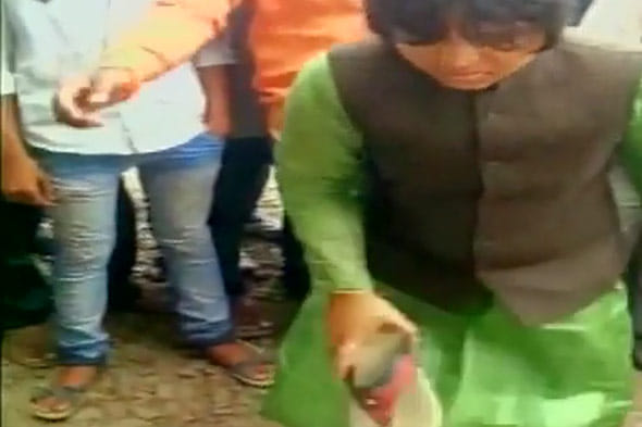 Video: When Tripti Desai beat youth for ditching girl