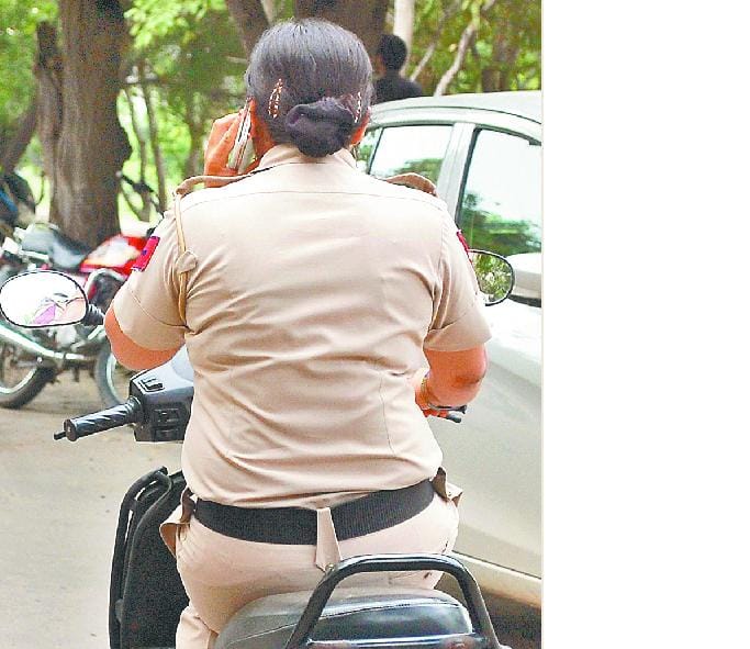 dont talk while drive, road safety, rules, traffic, police, road safety week