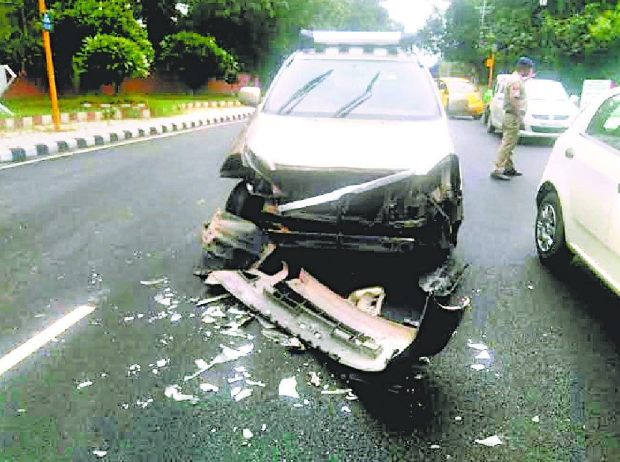 car collapsed, car collapsing, three car collapsing in chandigarh, crime, police, chandigarh