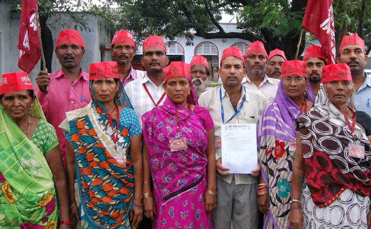 Ayub Nishad community in support of the landed