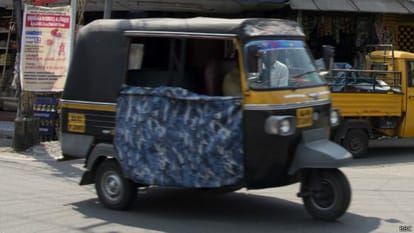 Auto rickshaw driver made a video of girl by hiding phone