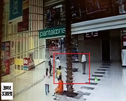 Student jump from second floor of mall, CCTV footage