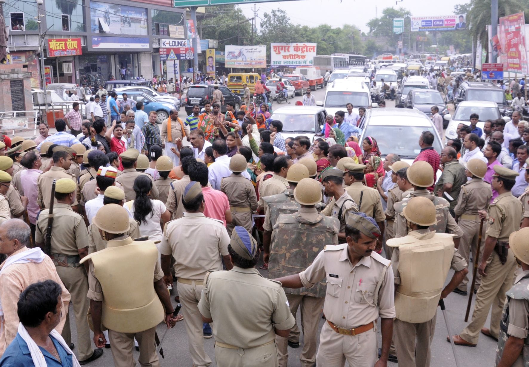 clash between barabanki bjp women and police