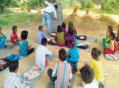Rajasthan: Madrasa in graveyard, classes between grave