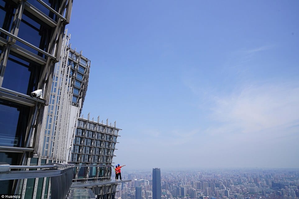 Terrifying skywalk opens outside Shanghai's Jin Mao Tower