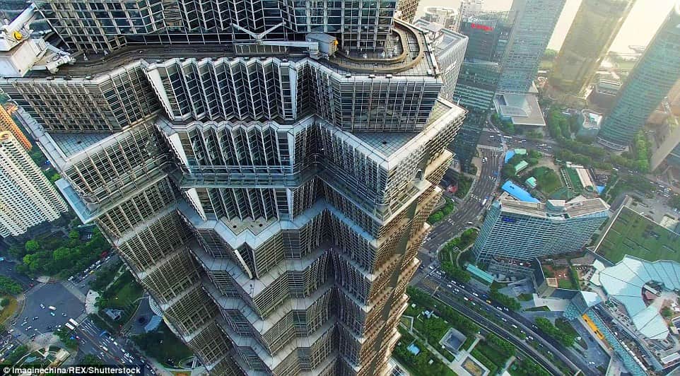 Terrifying skywalk opens outside Shanghai's Jin Mao Tower