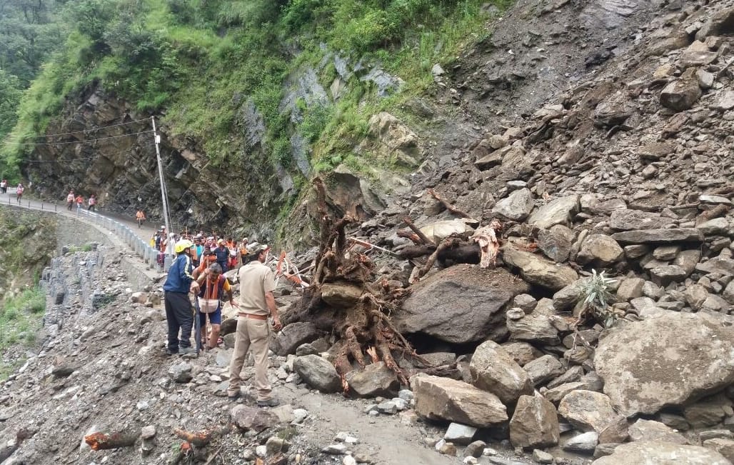 heavy rain stopped chardham yatra.