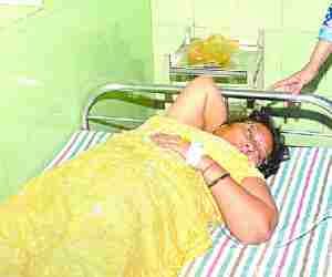 SP MLA's brother's wife targeted, loot worth rs 6 lakhs