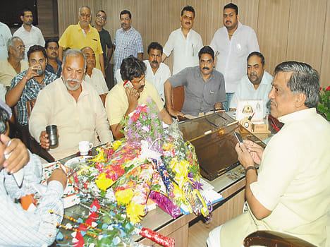 Akhilesh given the district third red beacon