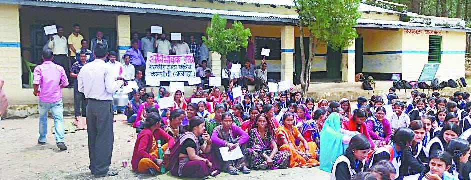 no teachers, locked school