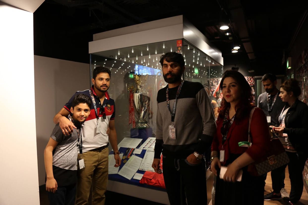 Pakistan Cricket Team Visits Manchester United Club with their Wives