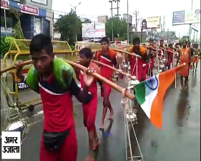 kanwar devotees singing and dancing in the juice of patriotism
