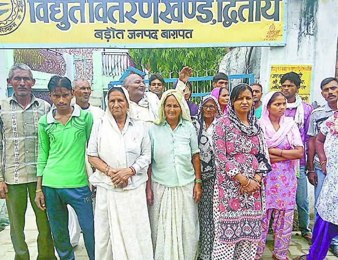 people commotion for shifting High tension line 