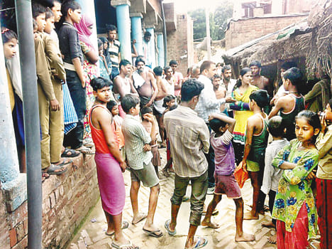 dead body of woman found hanged