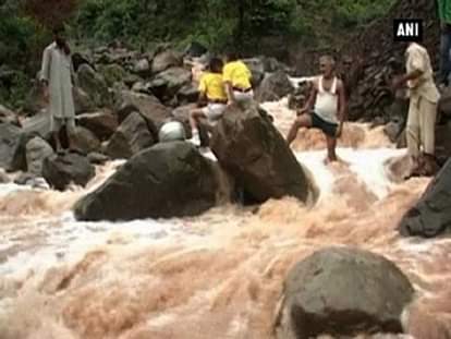 Rivers cross danger mark in J & K, Assam, ring alarm bells