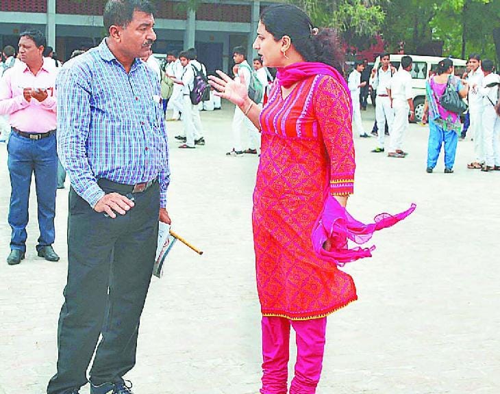 principal absent, mismanagement in school, sdm on check,  