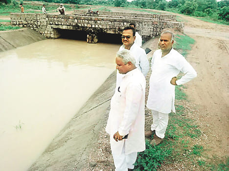 Urmila canal dug from the dam, the pond will fill to capacity