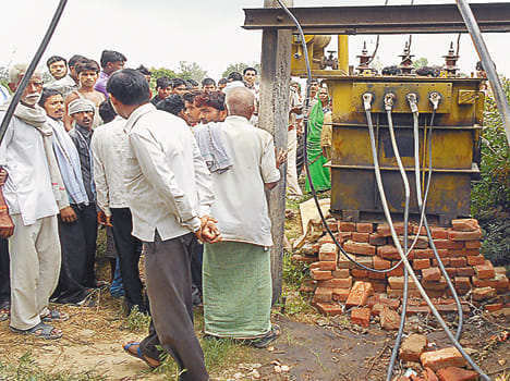 Lineman  death from  transformer affixed to lay on the ground